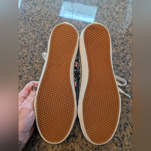 VANS X HELLO KITTY White Sanrio Anime SK8 HI Old Skool Size 10 - Picture 5 of 5